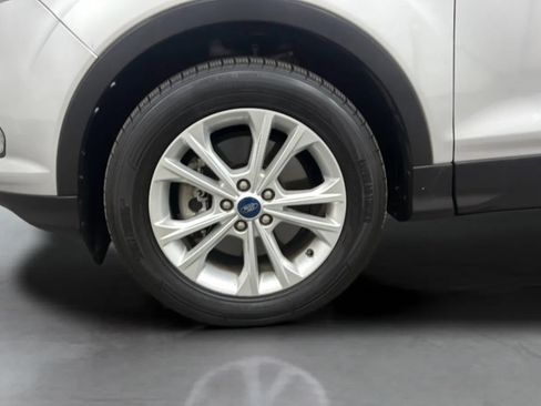 Used 2018 Ford Escape SE w/ Ford Safe & Smart Package AWD/4WD image 27