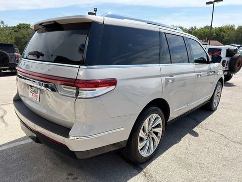 Used 2024 Lincoln Navigator Premiere AWD/4WD image 7