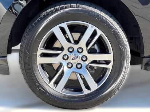 Used 2024 Ford Expedition Limited image 10
