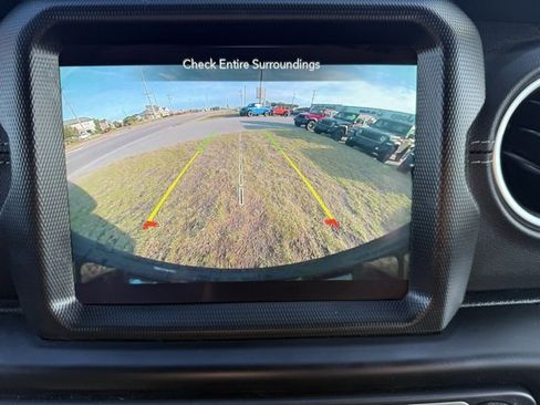 Used 2023 Jeep Wrangler Unlimited Sahara w/ Cold Weather Group image 24