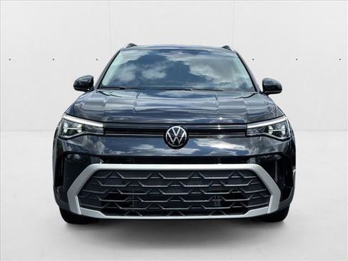 New 2025 Volkswagen Taos SE image 2