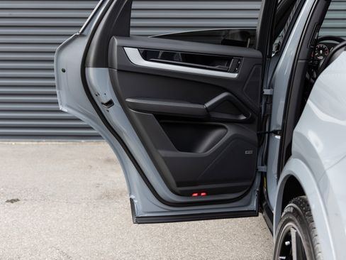 Certified 2026 Porsche Cayenne Coupe image 26