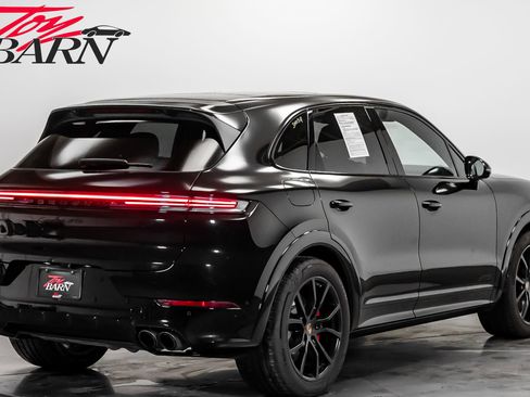 Used 2025 Porsche Cayenne GTS image 5