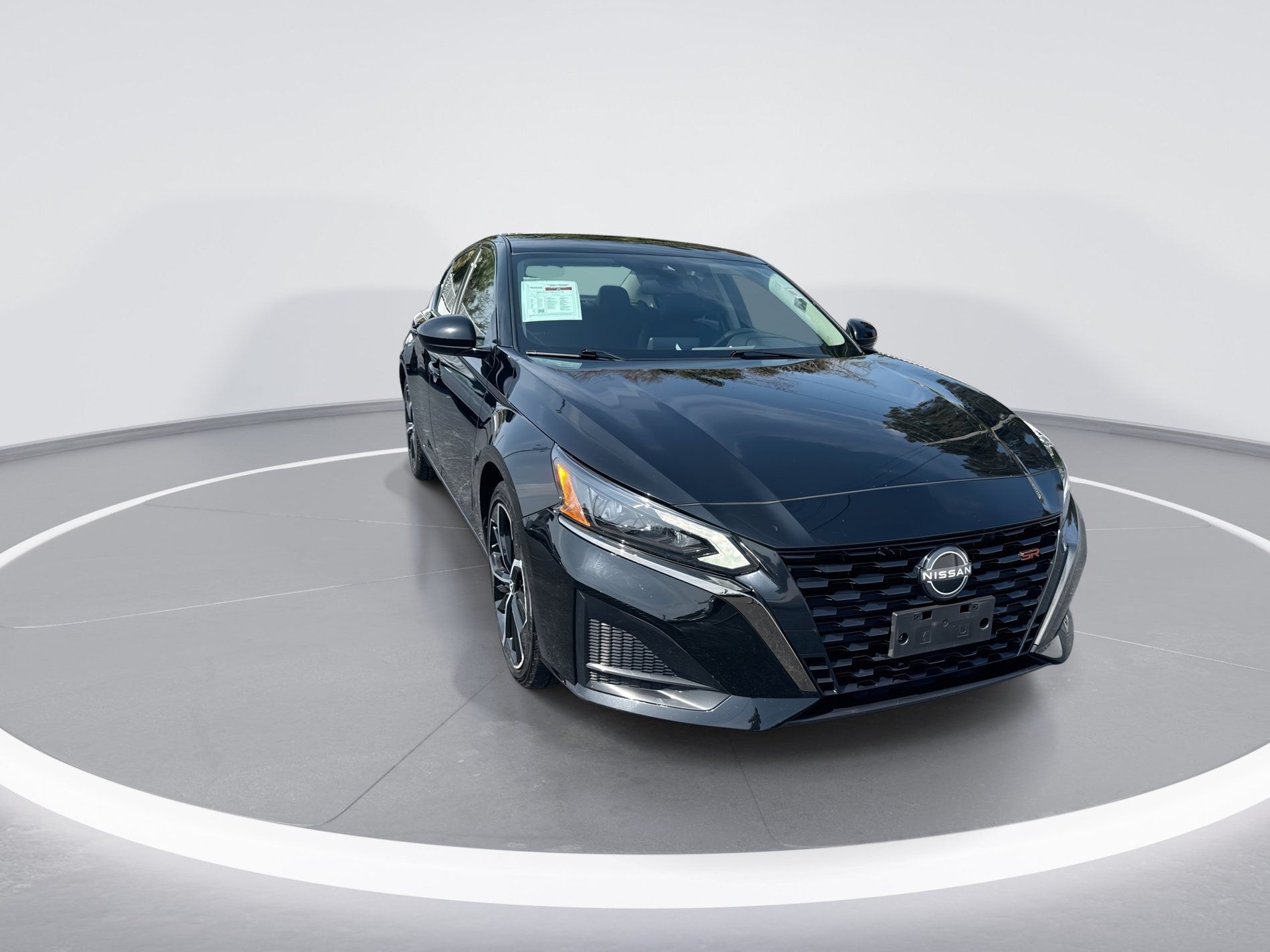 Used 2024 Nissan Altima 2.5 SR FWD image 2
