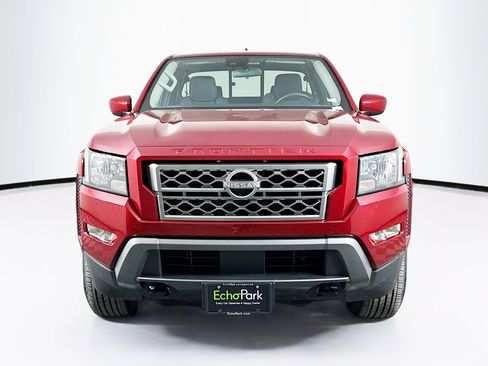 Used 2022 Nissan Frontier SV image 2