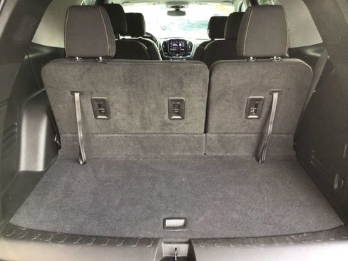 Used 2021 Chevrolet Traverse LT FWD image 43