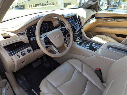 Used 2020 Cadillac Escalade Platinum AWD/4WD image 3