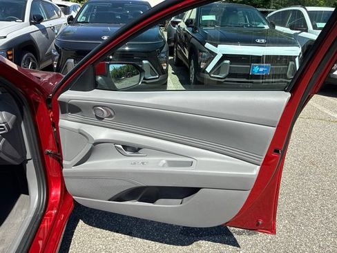 Used 2023 Hyundai Elantra SEL w/ Convenience Package FWD image 32