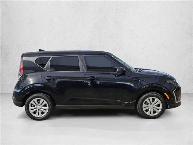 Used 2025 Kia Soul LX FWD image 4