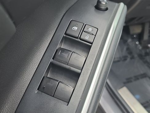 Used 2022 Toyota Highlander XLE FWD image 8