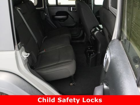 Used 2019 Jeep Wrangler Unlimited Sport image 34