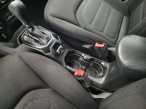 Used 2017 Jeep Renegade Altitude image 26