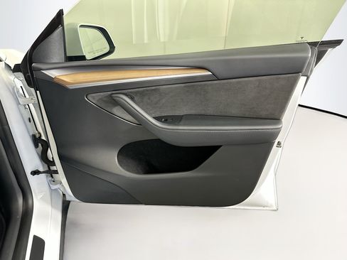 Used 2023 Tesla Model Y Long Range AWD/4WD image 33
