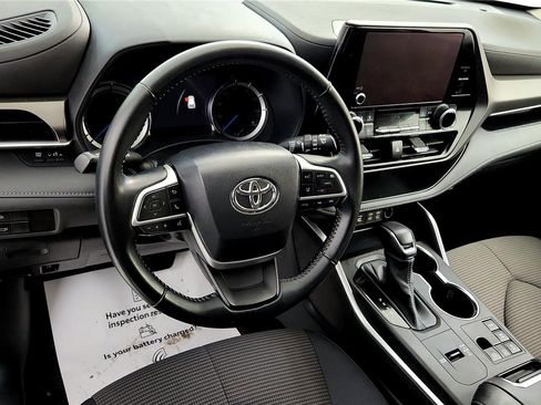 Used 2023 Toyota Highlander LE image 26