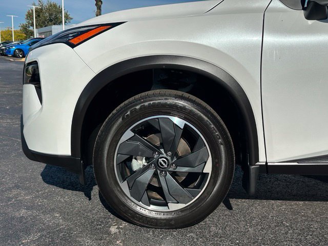 Certified 2025 Nissan Rogue SV AWD/4WD image 6