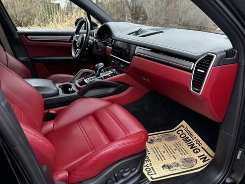 Used 2023 Porsche Cayenne S Platinum image 25