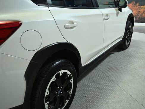 Used 2022 Subaru Crosstrek 2.0i Premium w/ Moonroof Package image 9