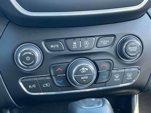 Used 2023 Jeep Cherokee Altitude Lux w/ Lux Elite Package image 15