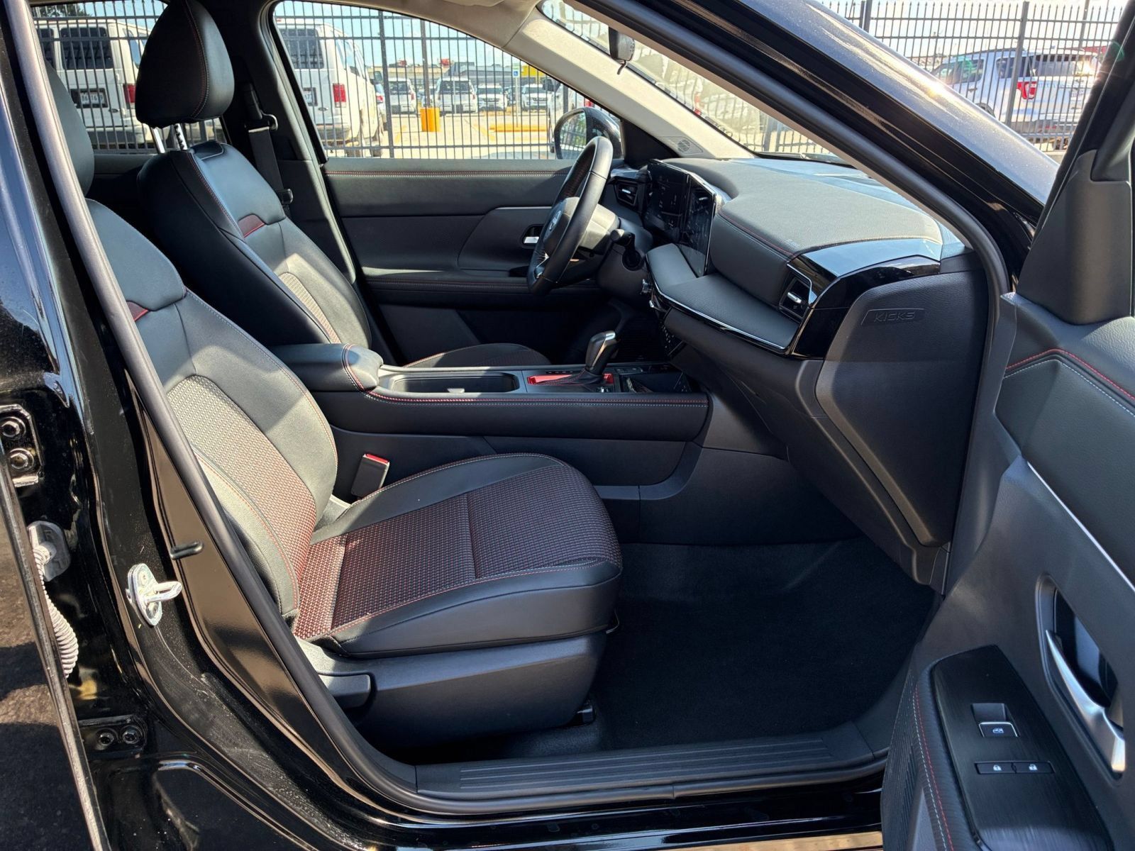 Used 2026 Nissan Kicks SR FWD image 34