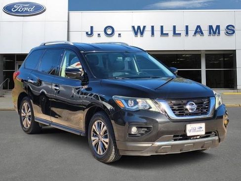 Used 2019 Nissan Pathfinder SL image 1
