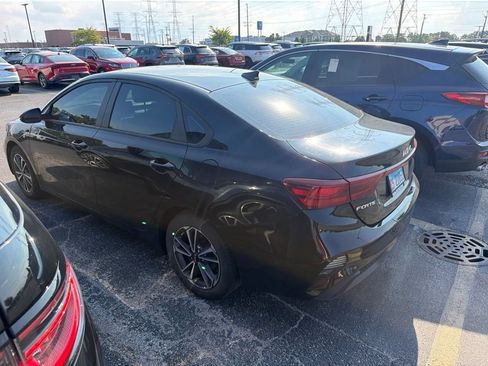 Used 2023 Kia Forte LXS w/ LXS Technology Package FWD image 4