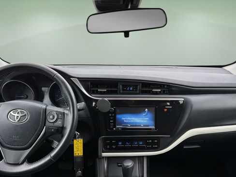 Used 2018 Toyota Corolla iM w/ Carpet Mat Package (TMS) FWD image 6