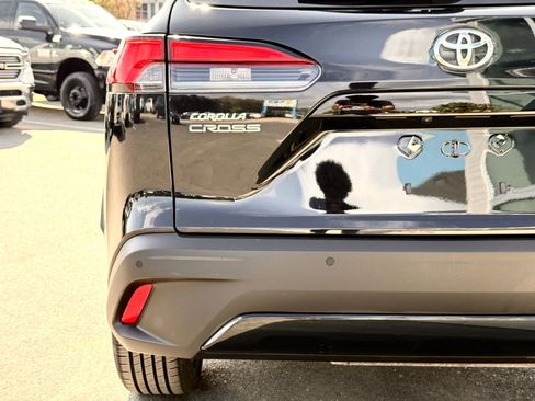 Used 2024 Toyota Corolla Cross XLE w/ Convenience Package image 12