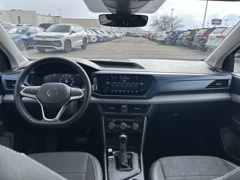 Certified 2024 Volkswagen Taos SE image 9