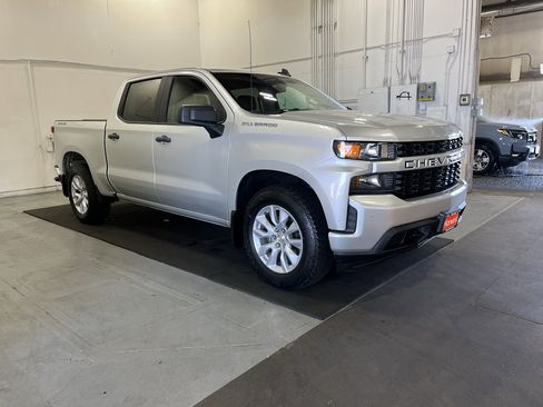 Used 2022 Chevrolet Silverado 1500 Custom w/ Safety Confidence Package AWD/4WD image 1