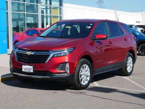 Used 2023 Chevrolet Equinox LT image 2