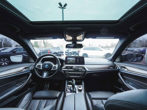 Used 2022 BMW 530e xDrive w/ Executive Package image 38