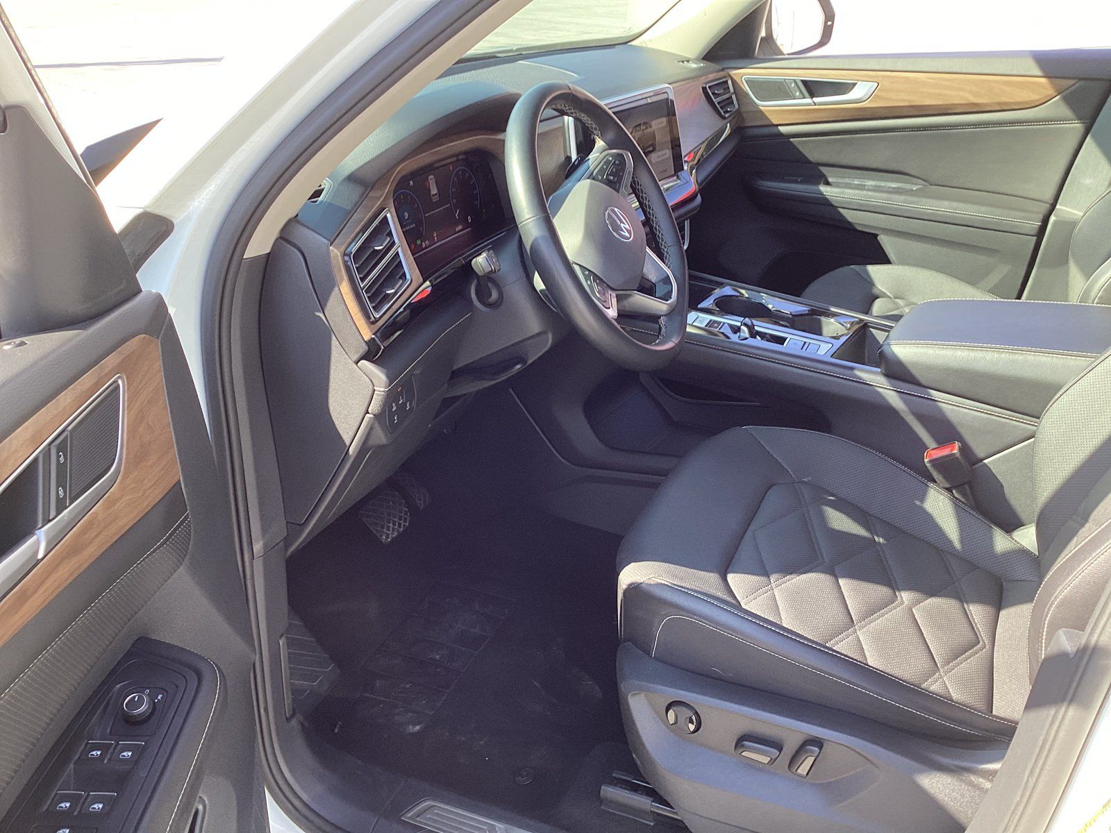 Used 2024 Volkswagen Atlas SE AWD/4WD image 11