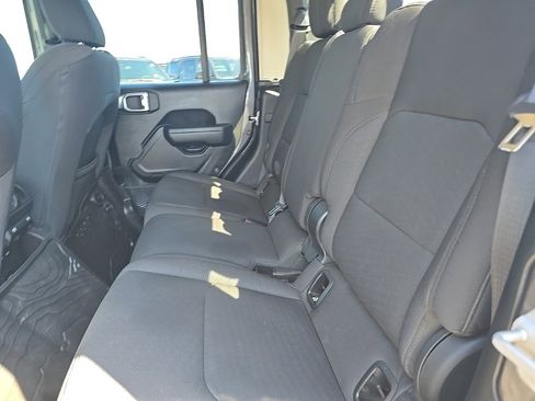 Certified 2023 Jeep Gladiator Willys image 16