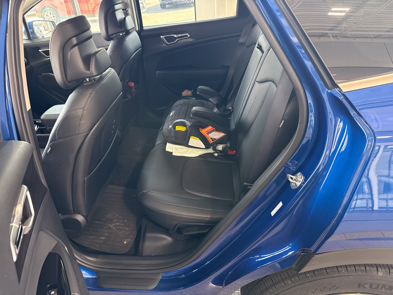 Used 2025 Kia Sportage EX w/ Premium Package FWD image 4