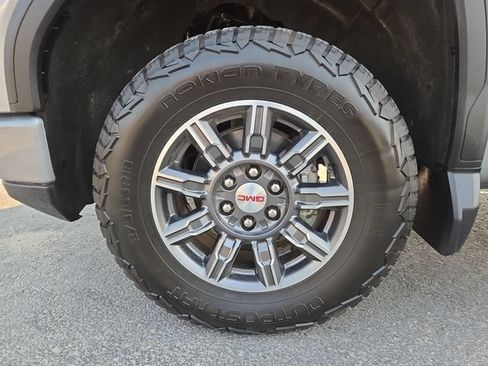 Used 2024 GMC Sierra 1500 AT4 w/ AT4 Premium Package AWD/4WD image 7