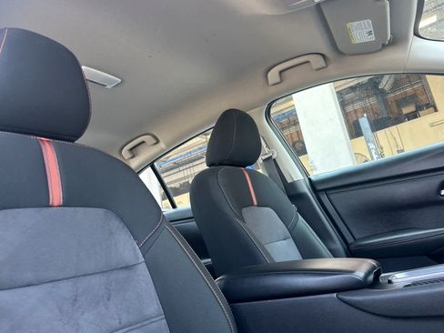 Used 2025 Nissan Sentra SR FWD image 16