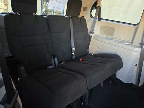 Used 2016 Dodge Grand Caravan SXT w/ Rear Park Assist Package image 32