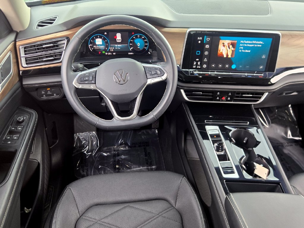 Certified 2024 Volkswagen Atlas SE w/ Black Wheel Package FWD image 13
