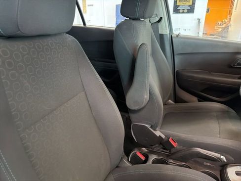 Used 2016 Chevrolet Trax LS FWD image 28