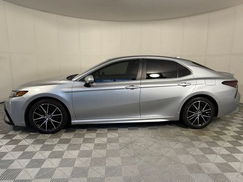 Used 2021 Toyota Camry SE AWD/4WD image 7