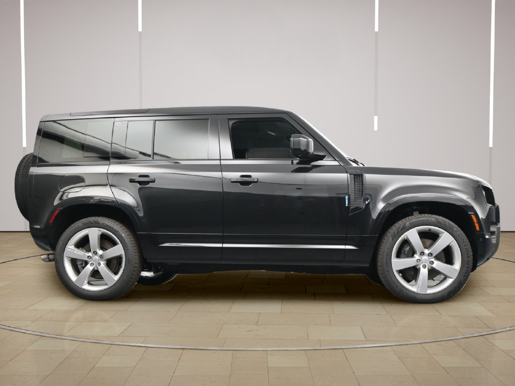 Used 2025 Land Rover Defender 110 X-Dynamic SE AWD/4WD image 27