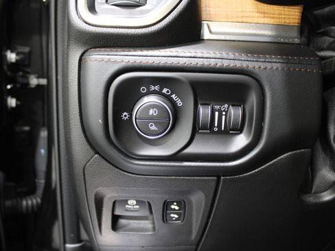 Used 2019 RAM 1500 Limited image 8