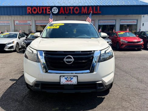 Used 2024 Nissan Pathfinder SV FWD image 3