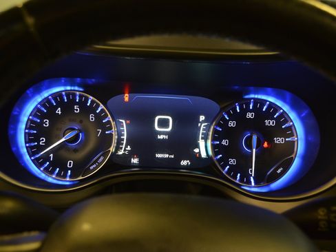 Used 2019 Chrysler Pacifica Touring-L Plus w/ S Appearance Package image 19