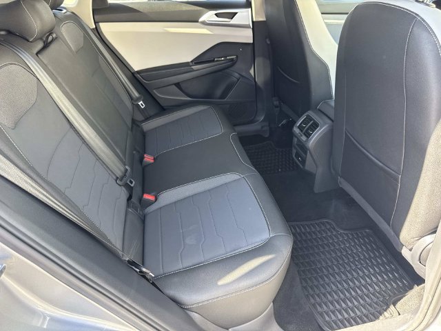 Certified 2025 Volkswagen Taos SE FWD image 32