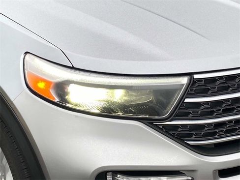 Used 2023 Ford Explorer XLT w/ Equipment Group 202A image 4