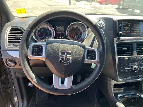 Used 2016 Dodge Grand Caravan R/T w/ Driver Convenience Group FWD image 10