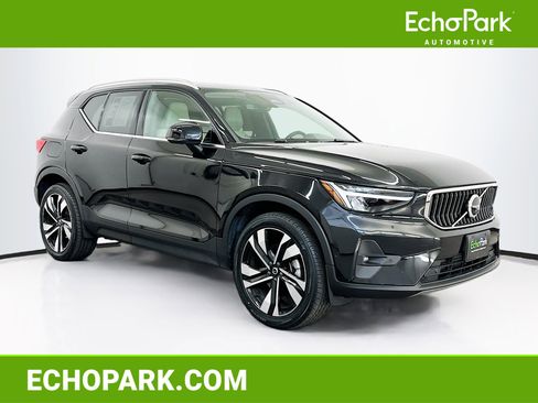 Used 2023 Volvo XC40 B5 Ultimate image 1