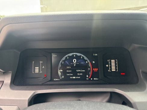 Used 2025 Toyota Tacoma SR5 AWD/4WD image 21