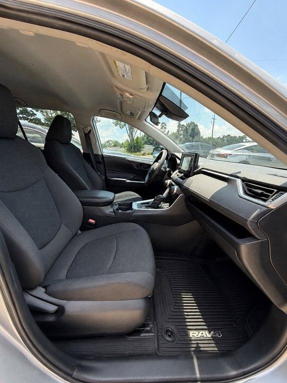 Used 2019 Toyota RAV4 LE FWD image 16